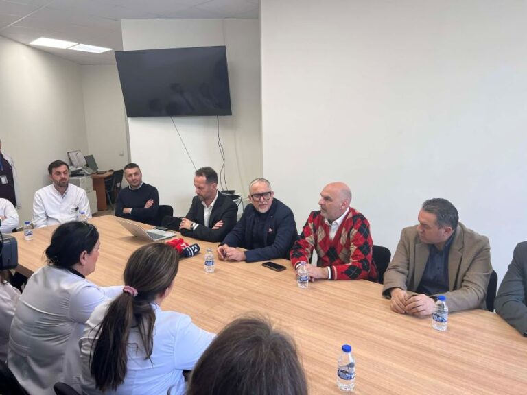Vitia shkon në Onkologji në Ditën Ndërkombëtare kundër sëmundjes së kancerit