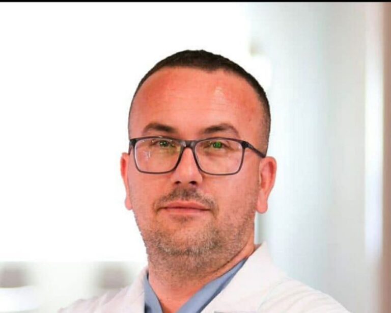 Problemet e lukthit gjatë agjërimit, gastroenterologu Dr. Genc Paçarizi tregon simptomat dhe këshillat për qytetarët