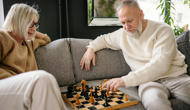 Këto aktivitete të thjeshta mendore mund të ulin rrezikun e Alzheimerit