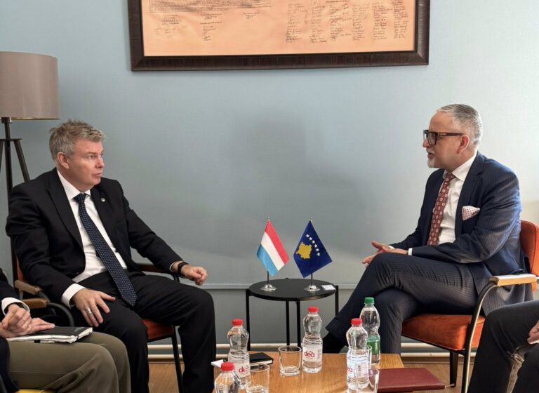 Vitia pret ambasadorin e Luksemburgut, diskutohet bashkëpunimi në fushën e shëndetësisë