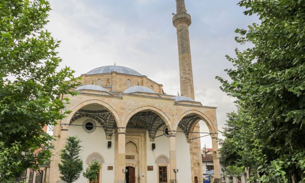 Besimtarët myslimanë festojnë Kurban Bajramin