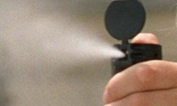 Adoleshenti spërkat sprej me piper, 45 nxënës të prekur në Zvicër