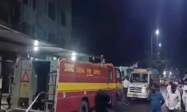 Tragjedi në Indi, 10 pacientë të vdekur dhe 11 mjekë të plagosur nga zjarri në urgjencën e spitalit shtetëror