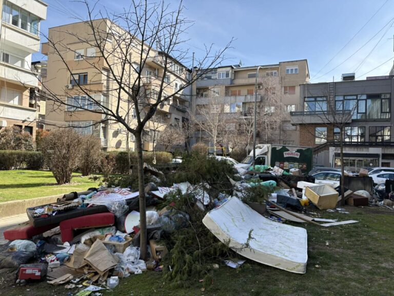 Prishtina s’rehatohet nga mbeturinat gjithandej – Qytetarët thonë se gjendja është e keqe, fajësojnë edhe vetën