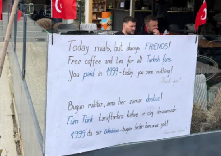 Kafe falas për tifozët turq, restoranti në Prishtinë me gjest simbolik: Borxhin e keni larë në 1999