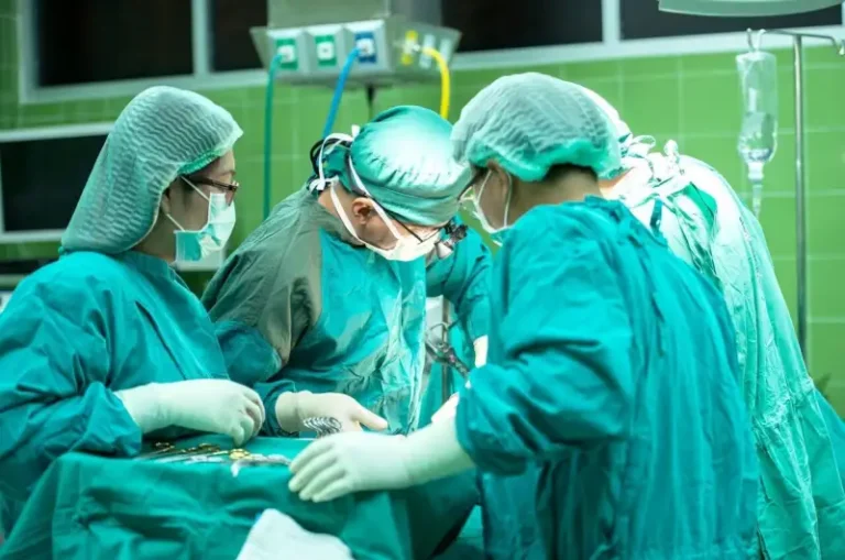 Terapia e re mundëson transplant të mëlçisë pa ilaçe afatgjata