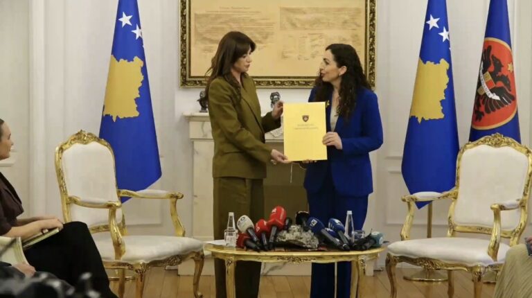 Osmani përfundon mandatin, Haxhiu ushtruese detyre e presidentes