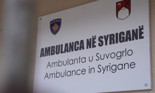 Tabelat e reja në ambulancat në Skenderaj, REL përcjell reagimet e banorëve serbë