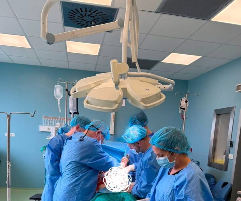 Në QKUK kryhet operacion kompleks tek një 71-vjeçare, i shpëtohet shpretka