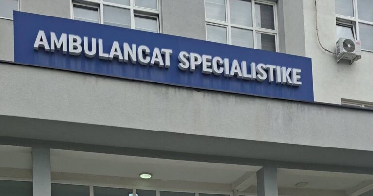 QKUK: Rreth 800 pacientë në ditë në ambulancat specialistike