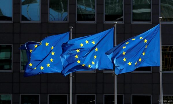 Çdo i katërti kosovar beson se politika po e ngadalëson rrugën drejt BE-së