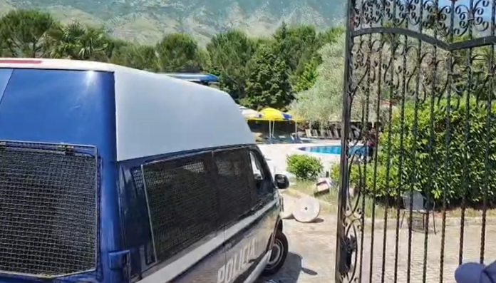 Tragjedi në pishinën e Gjirokastrës, 15-vjeçari dyshohet se pësoi sulm në zemër