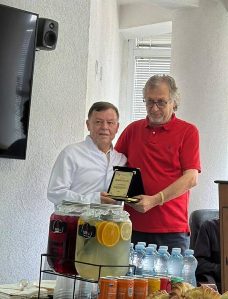 Pas 41 vitesh në shërbim të pacientëve, pensionohet urologu Nexhat Shabani