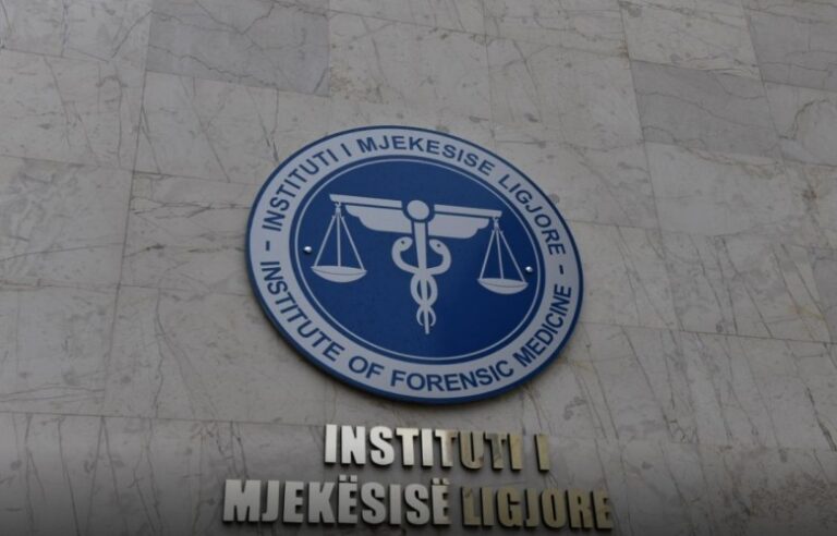 Zjarret e 2023-ës paralizuan laboratorët e IML-së, mbi 700 raste në pritje