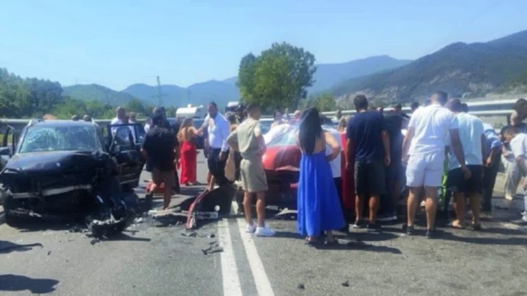 Aksident i rëndë në Rrugën e Kombit, dy persona në gjendje të rëndë